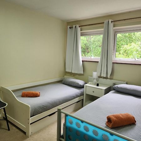 Twin Room In Crawley,Gatwick,West Sussex Ifield Dış mekan fotoğraf