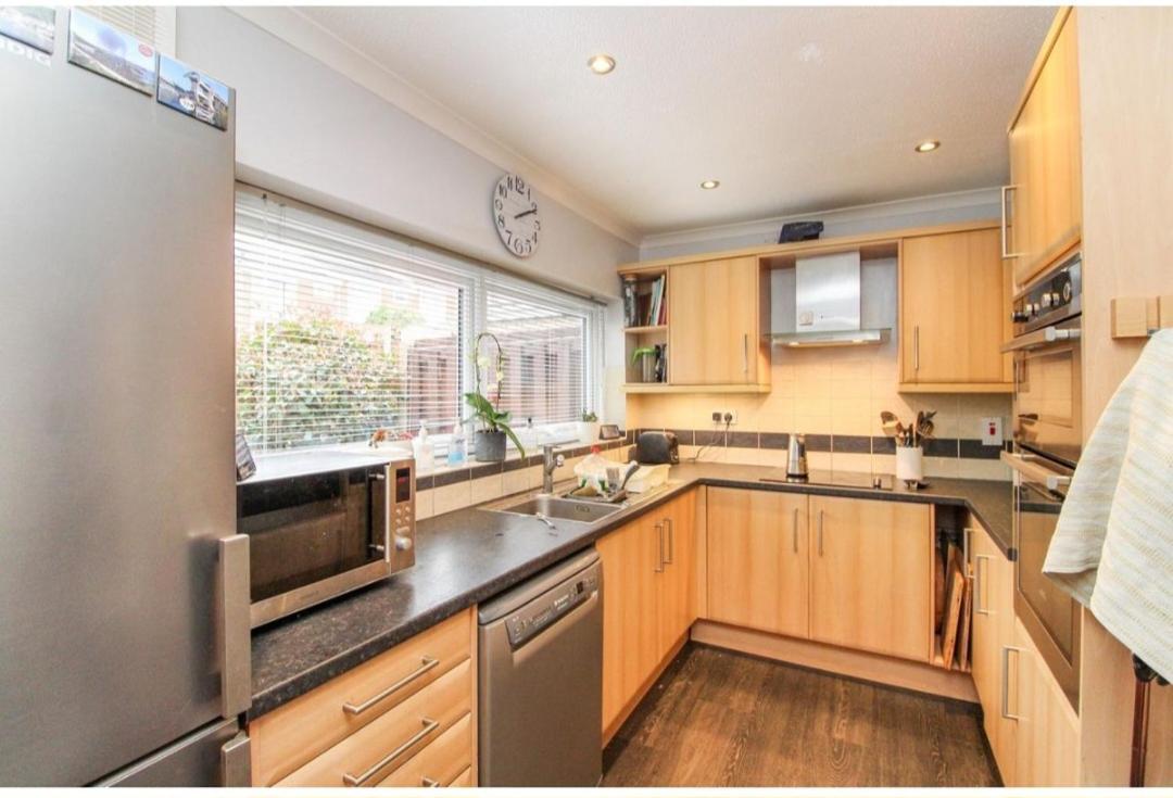Twin Room In Crawley,Gatwick,West Sussex Ifield Dış mekan fotoğraf