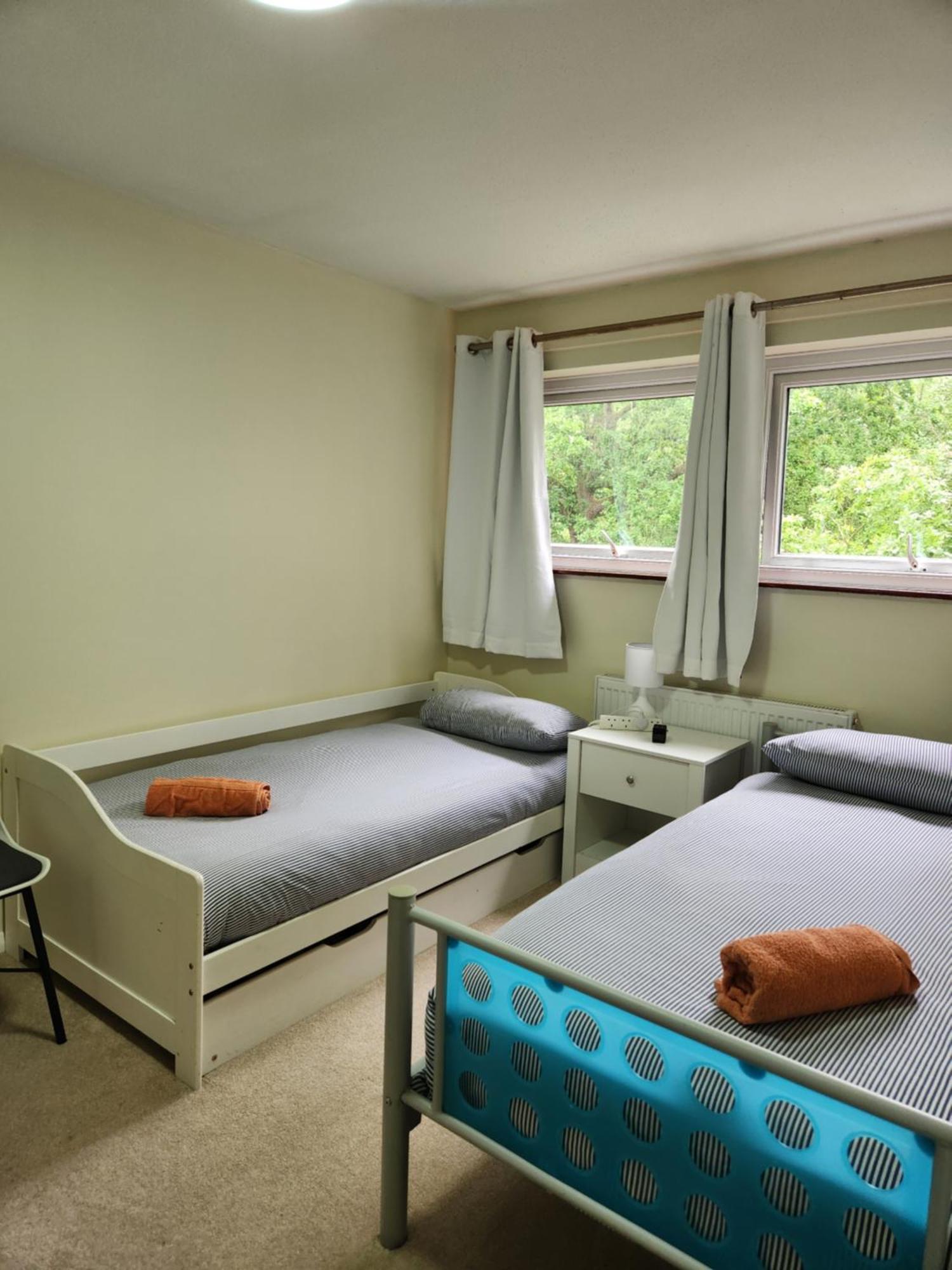 Twin Room In Crawley,Gatwick,West Sussex Ifield Dış mekan fotoğraf